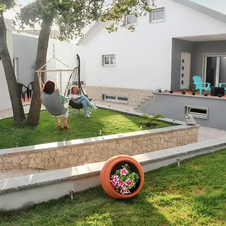Charming House Atalaia + Pool Vakantiehuis