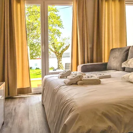 Vakantiehuis Charming House Atalaia + Pool