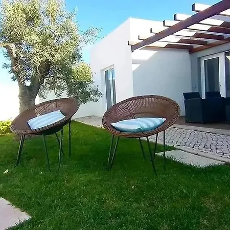 Charming House Atalaia + Pool Vakantiehuis