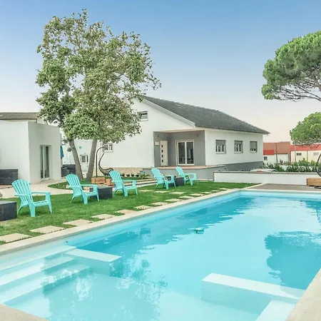 Charming House Atalaia + Pool 펜션 *