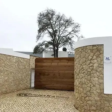 Charming House Atalaia + Pool 펜션 *