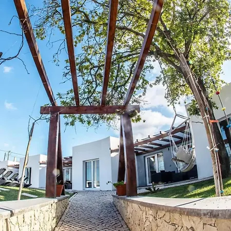 Charming House Atalaia + Pool 펜션 *